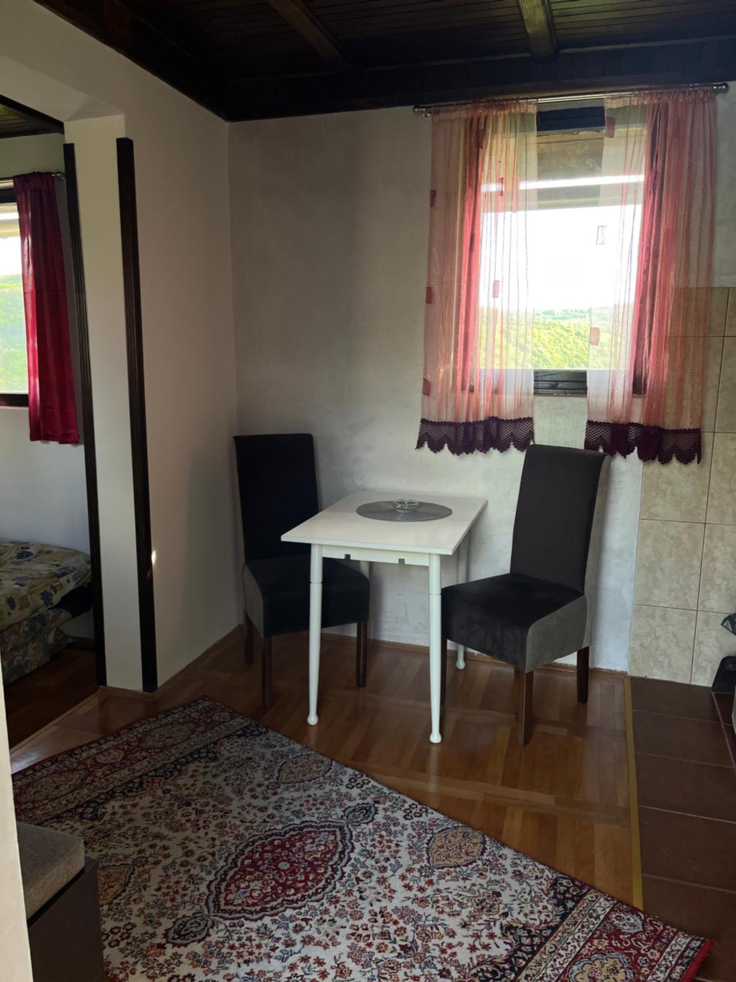 Apartman Jezero Vrutci อูชิเซ ภายนอก รูปภาพ